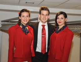 Invia il curriculum per diventare hostess o steward